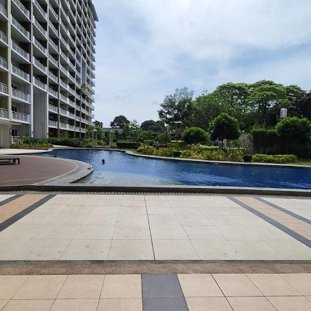 The Atherton- Spacious Modern Condo Unit In Paranaque Near The Airport, Makati, Bgc And Highways Paranaque City Exterior photo