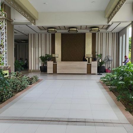 The Atherton- Spacious Modern Condo Unit In Paranaque Near The Airport, Makati, Bgc And Highways Paranaque City Exterior photo