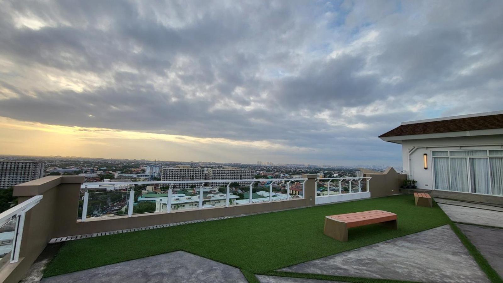 The Atherton- Spacious Modern Condo Unit In Paranaque Near The Airport, Makati, Bgc And Highways Paranaque City Exterior photo