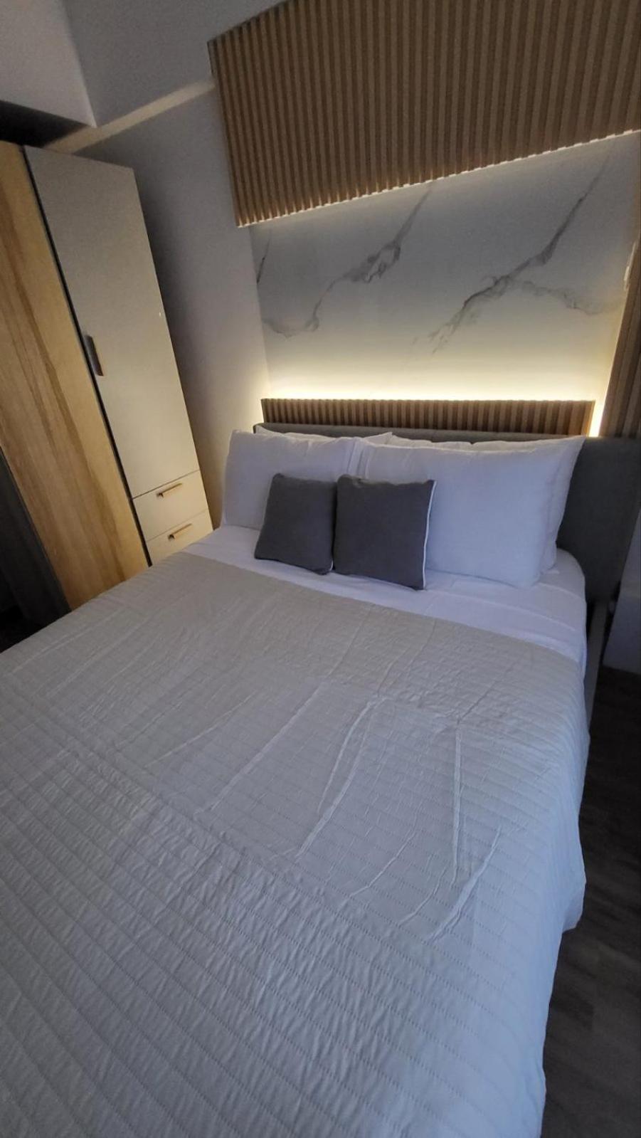 The Atherton- Spacious Modern Condo Unit In Paranaque Near The Airport, Makati, Bgc And Highways Paranaque City Exterior photo